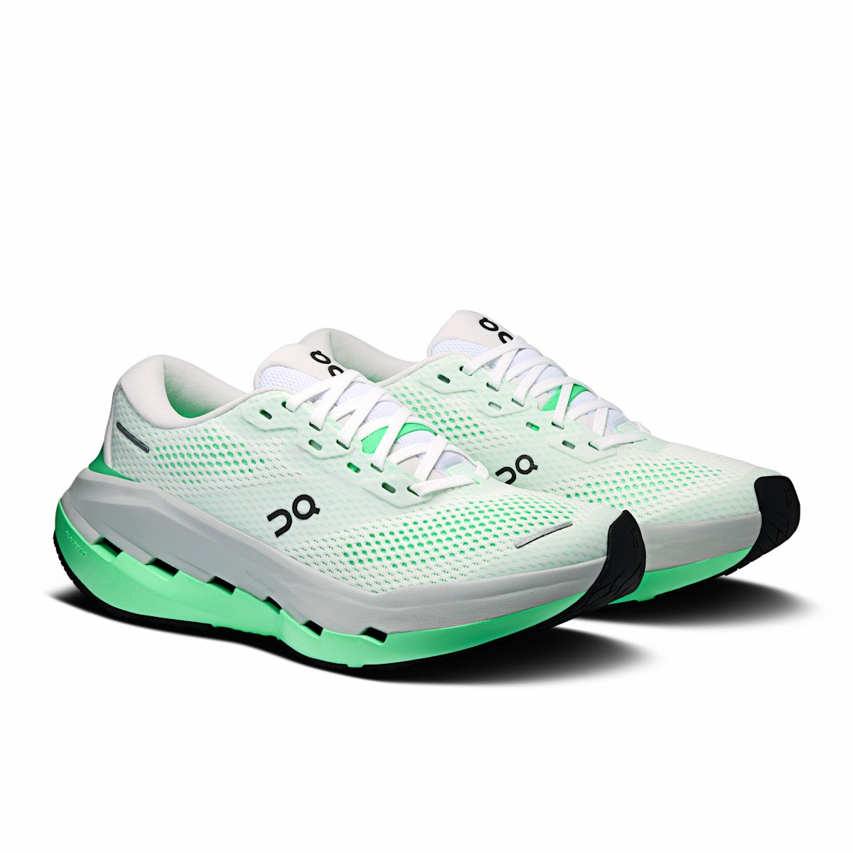 On United States Essential / Women's Cloudrunner 3 Max - White/Verdite