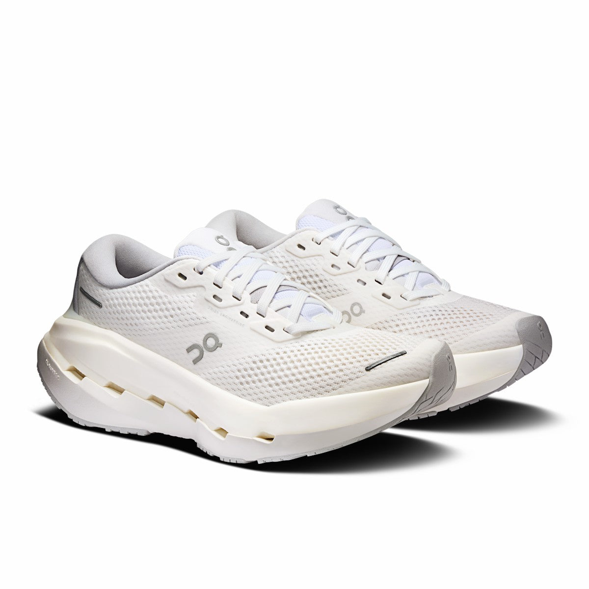 On United States Latest / Women's Cloudrunner 3 Max - White/Glacier