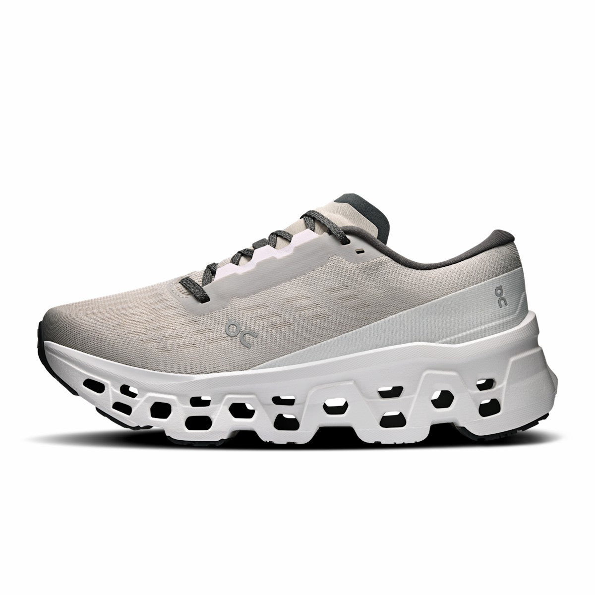 On United States Value / Women's Cloudmonster 3 - Truffle/Ivory
