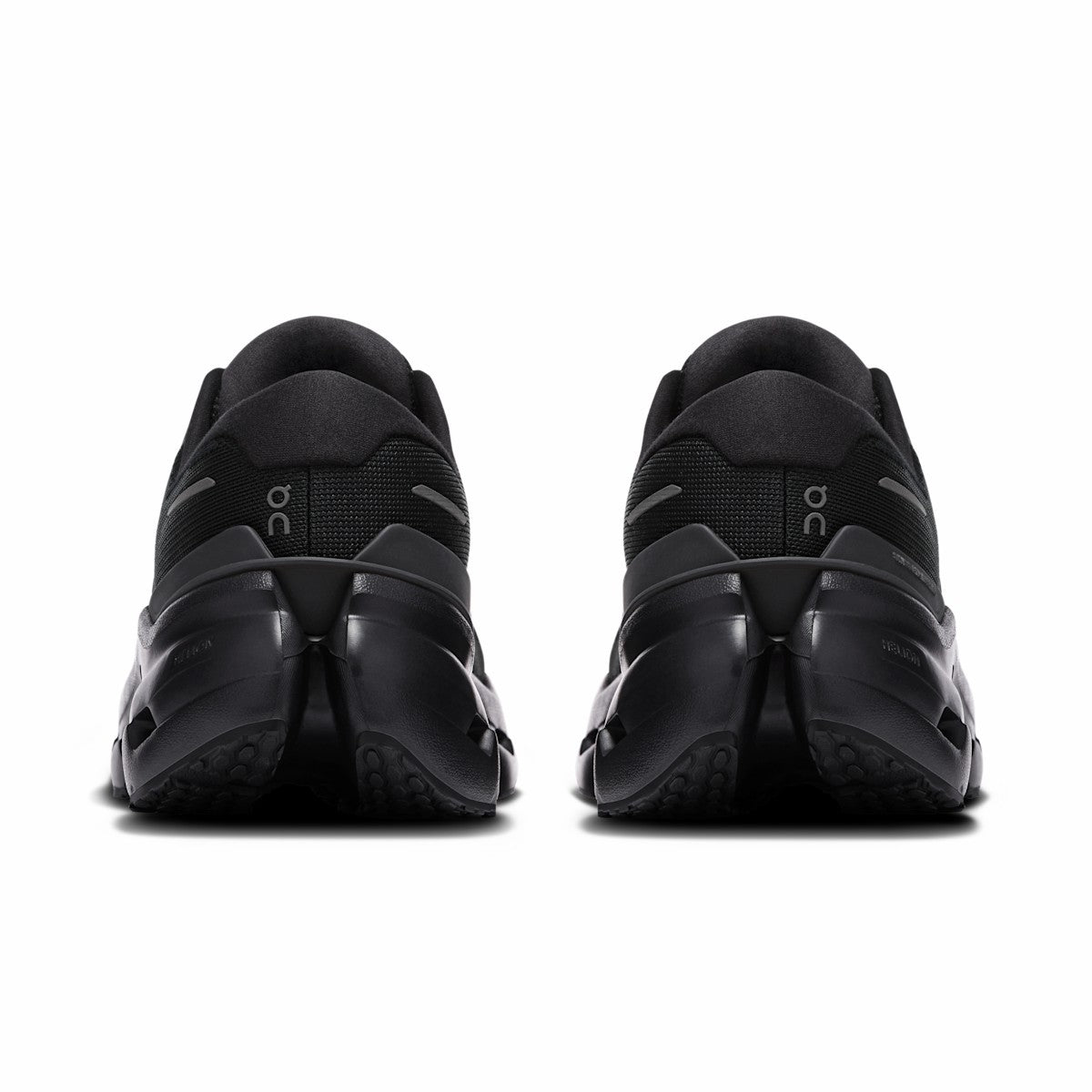 On United States Classic / Women's Cloudrunner 3 - Black/Black