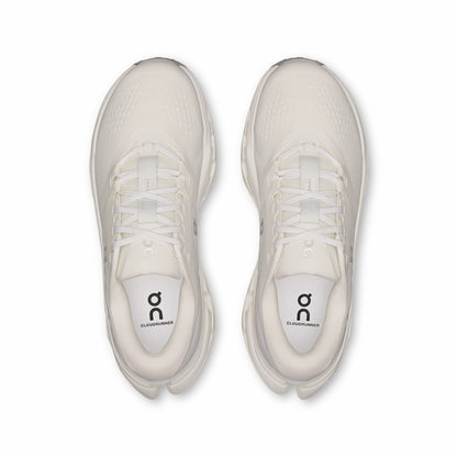 On United States New / Women's Cloudrunner 3 - White/Ivory