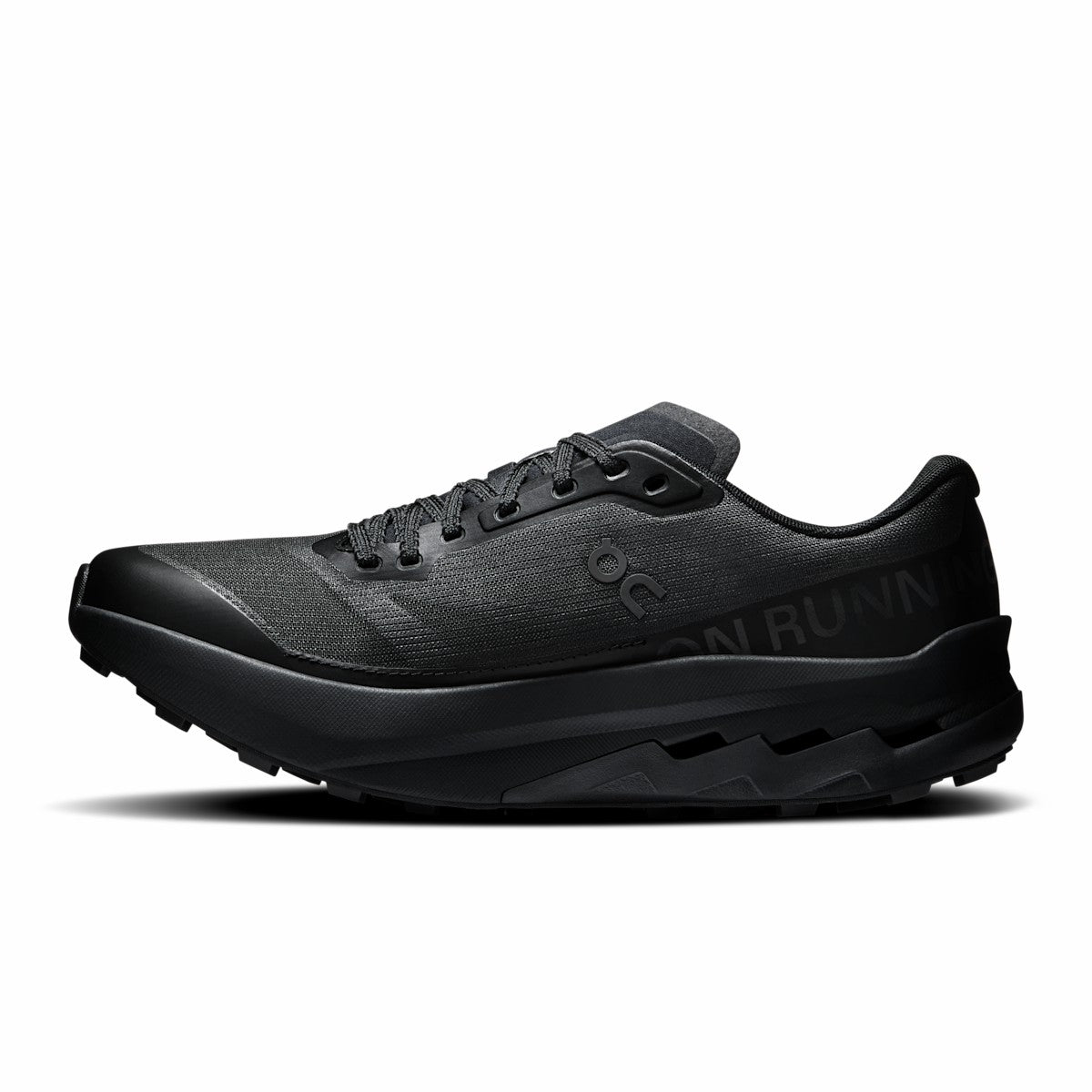 On United States Top Pick / Women's Cloudultra Peak - Black/Black