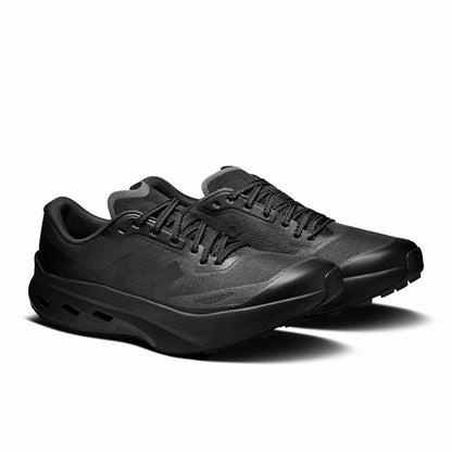 On United States Top Pick / Women's Cloudultra Peak - Black/Black