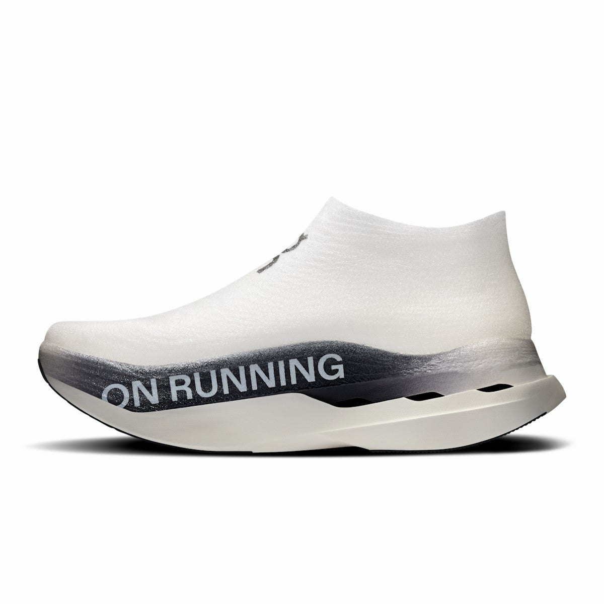 On United States Value / LightSpray Cloudboom Strike - White/Black