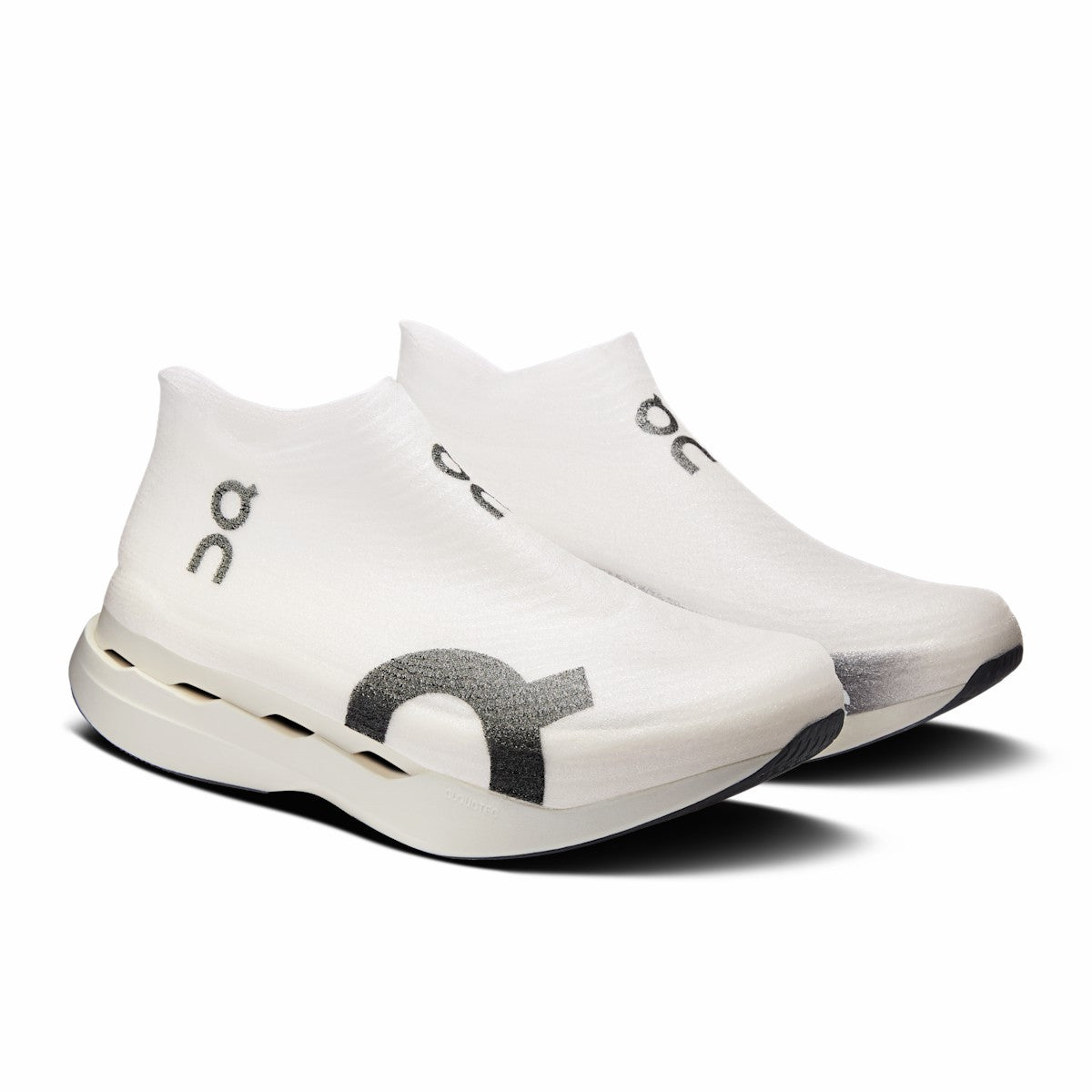 On United States Value / LightSpray Cloudboom Strike - White/Black