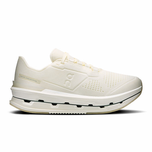 On United States Essential / Women's Cloudrise Cyclon 1.1 - Undyed