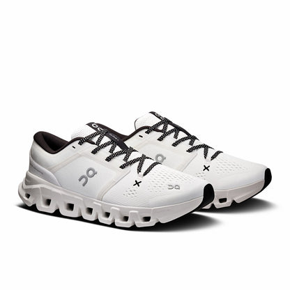 On United States Great Value / Women's Cloud X 5 - White/Black