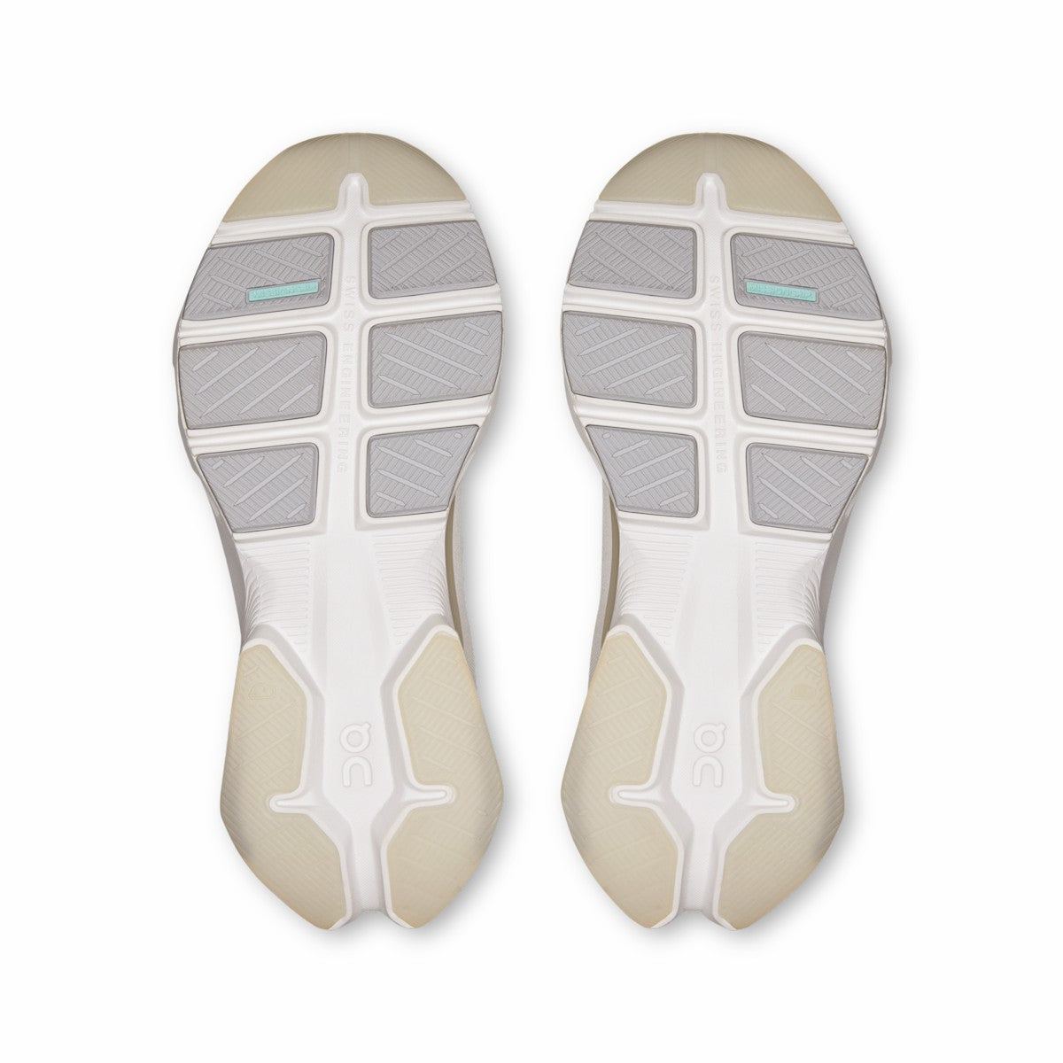 On United States Classic / Women's Cloudpulse 2 - White/White