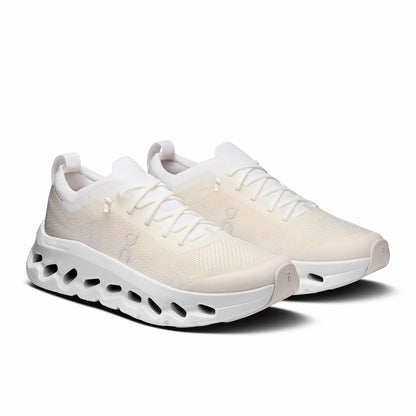 On United States Smart Buy / Women's Cloudtilt Moon - White/Frost