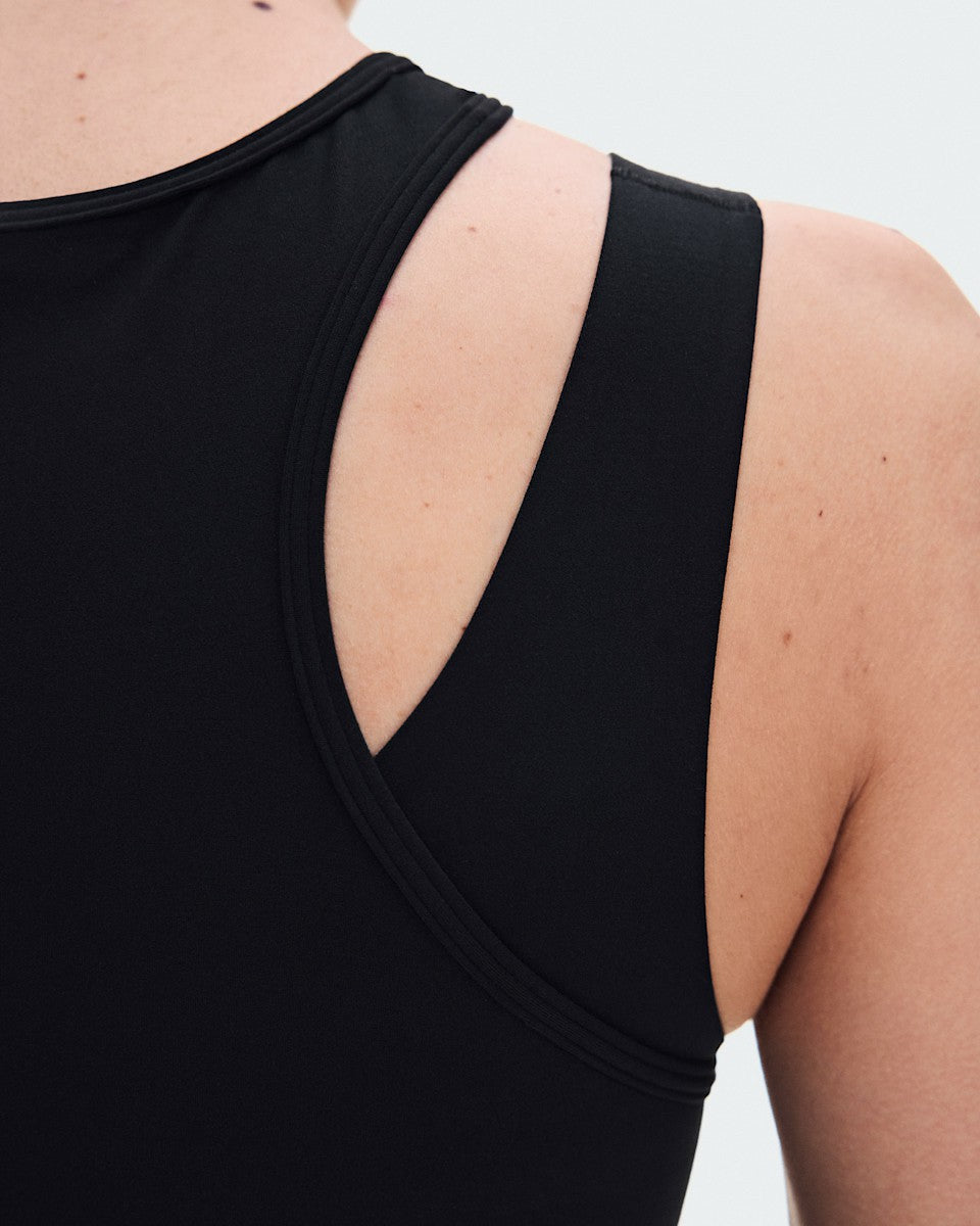 On United States Exclusive / Women's Studio Asymmetric Crop - Black