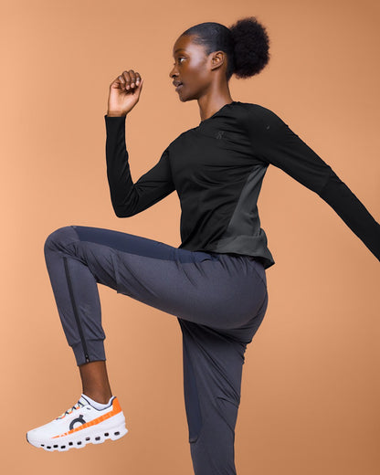 On United States Essential / Women's Performance Long-T - Black/Eclipse