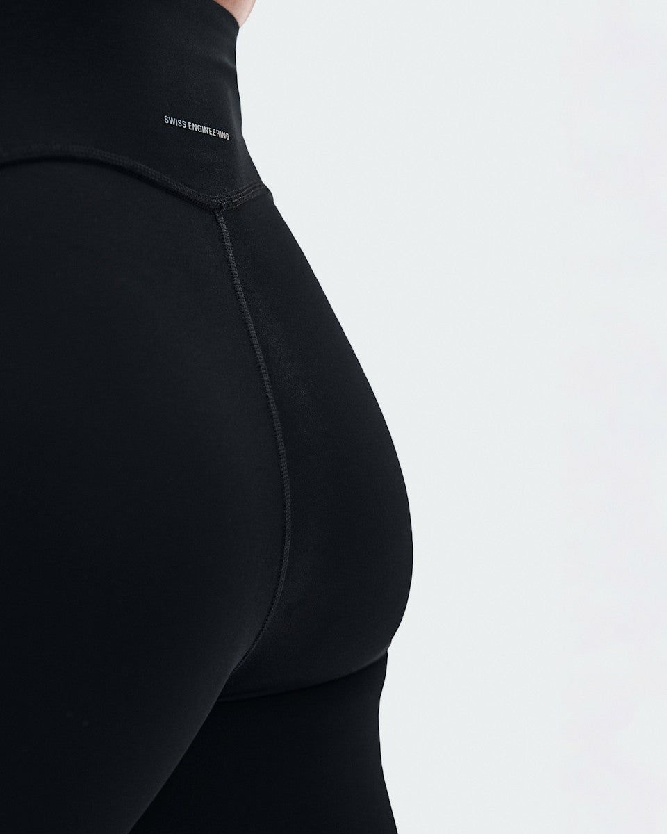 On United States Essential / Women's Train Tights 7/8 - Black
