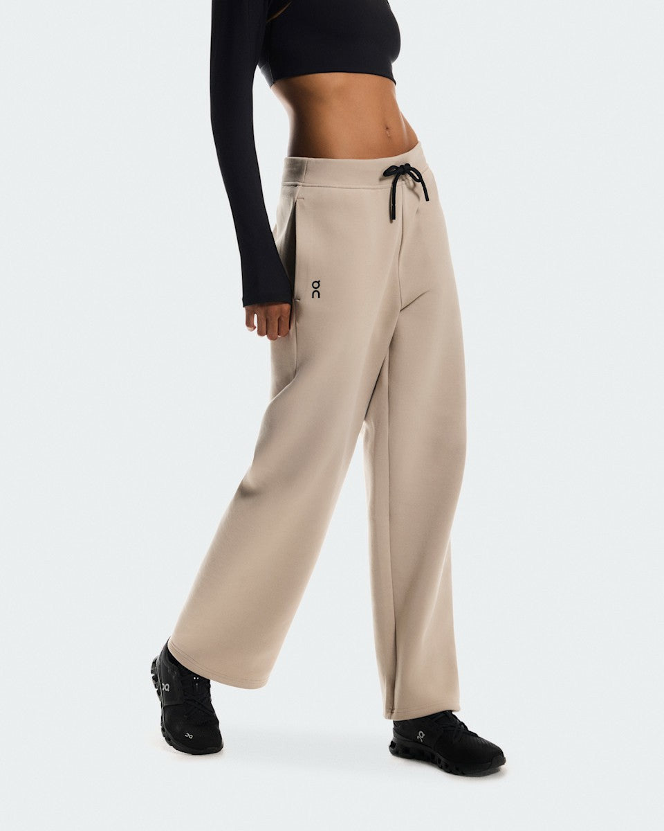 On United States Recommended / Women's Focus Tech Sweatpants - Desert