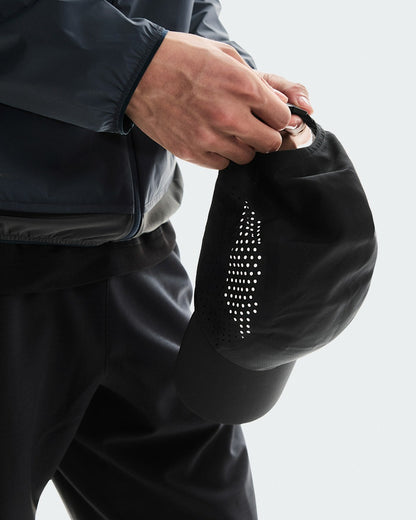 On United States Latest / Lightweight Cap - Black