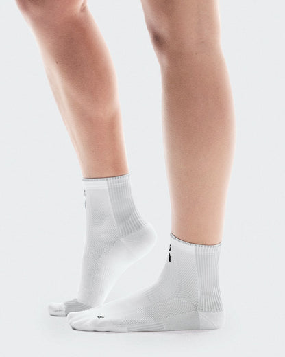 On United States Latest / Performance Run Sock Mid - White/Glacier
