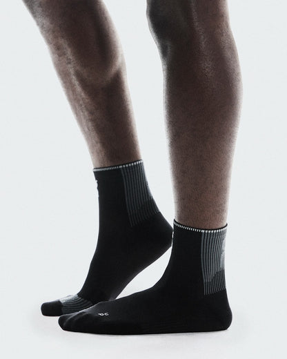 On United States Featured / Performance Run Sock Mid - Black/Eclipse