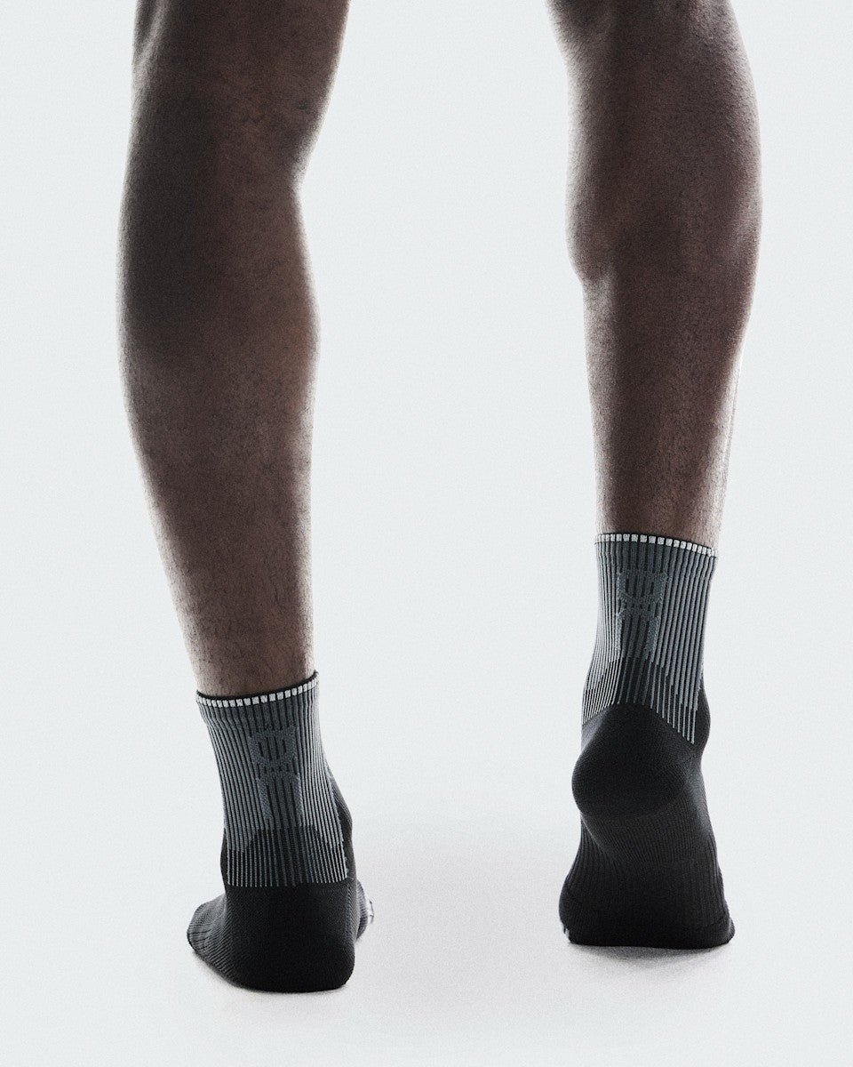 On United States Featured / Performance Run Sock Mid - Black/Eclipse