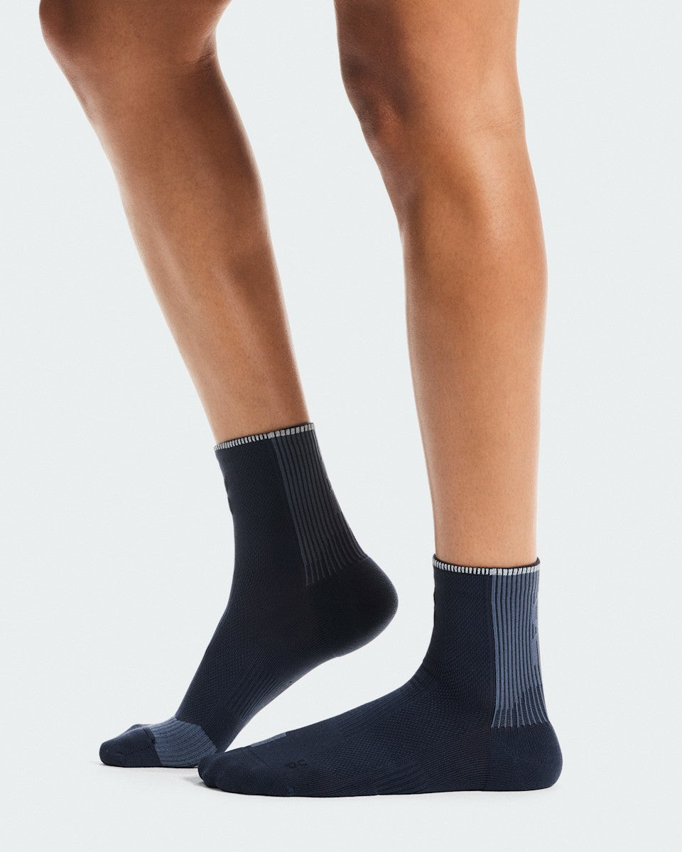 On United States Recommended / Performance Run Sock Mid - Navy/Navy