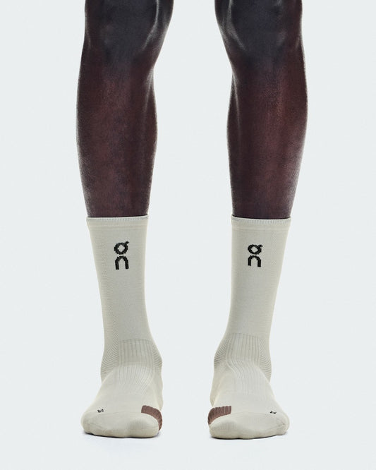 On United States Trending / Performance Run Sock High - Brume/Clove