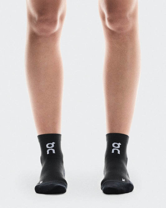 On United States Sale / Core Run Sock Mid 2P - Black