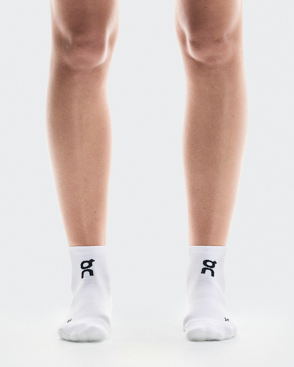 On United States New / Core Run Sock Mid 2P - White