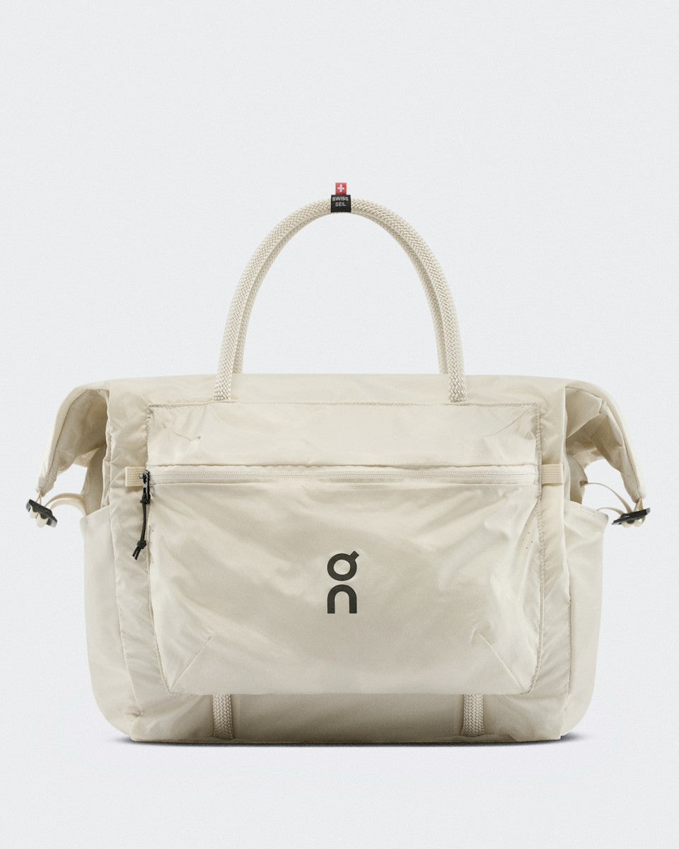 On United States Essential / Track Pack 35L Lite - Cream