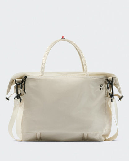 On United States Essential / Track Pack 35L Lite - Cream