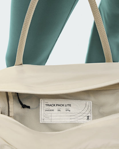 On United States Essential / Track Pack 35L Lite - Cream