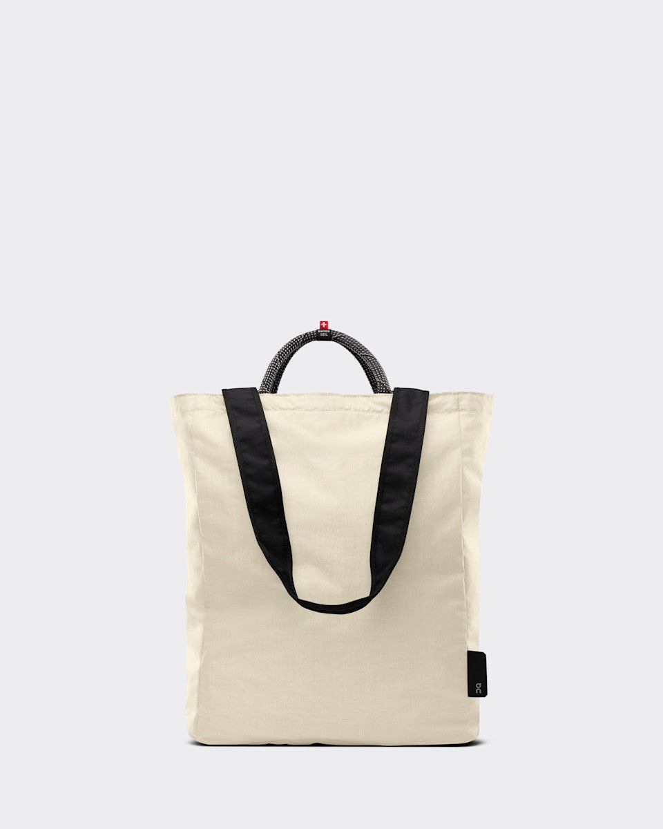On United States Value / Tote Pack 25L - Cream/Black