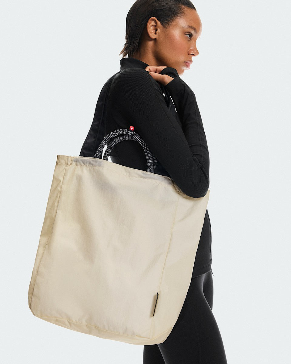 On United States Value / Tote Pack 25L - Cream/Black