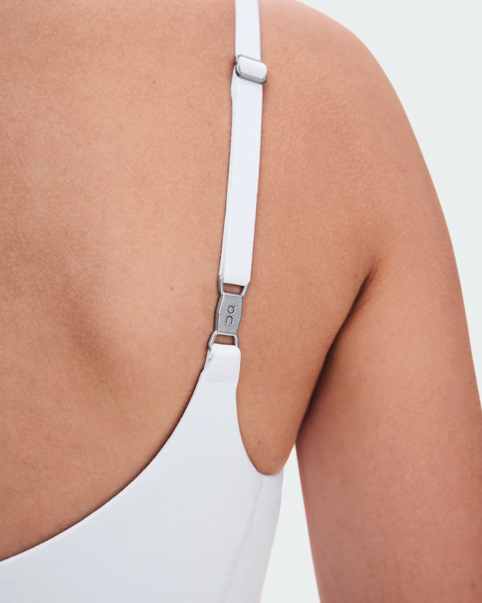 On United States Recommended / Women's Studio Crop - White