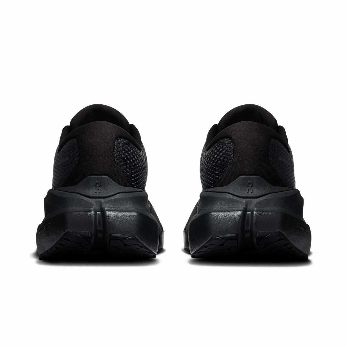On United States Signature / Men's Cloudrunner 3 Max - Black/Black