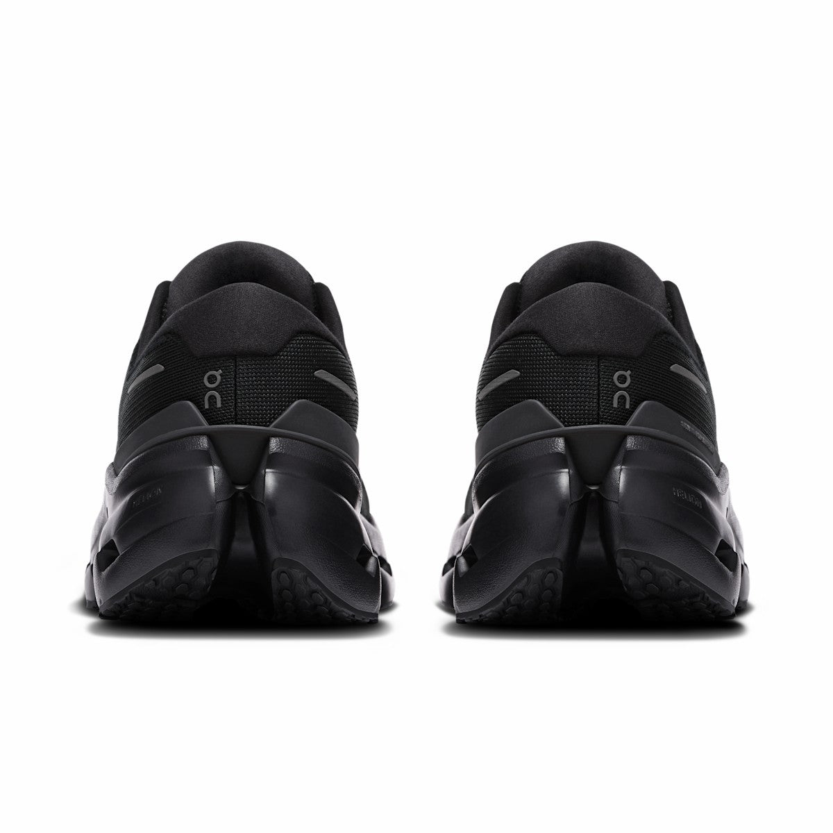 On United States New / Men's Cloudrunner 3 - Black/Black