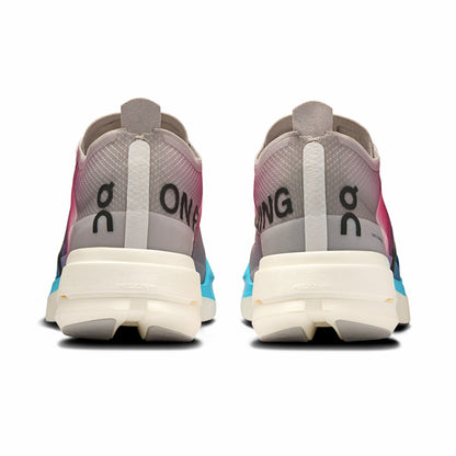 On United States Signature / Men's Cloudboom Strike - White/Horizon