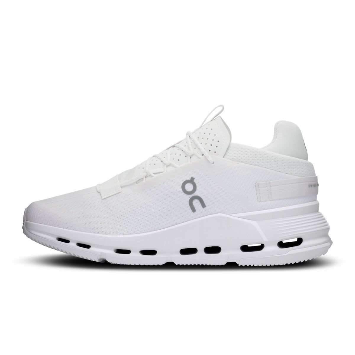 On United States Great Value / Men's Cloudnova 2 - All White