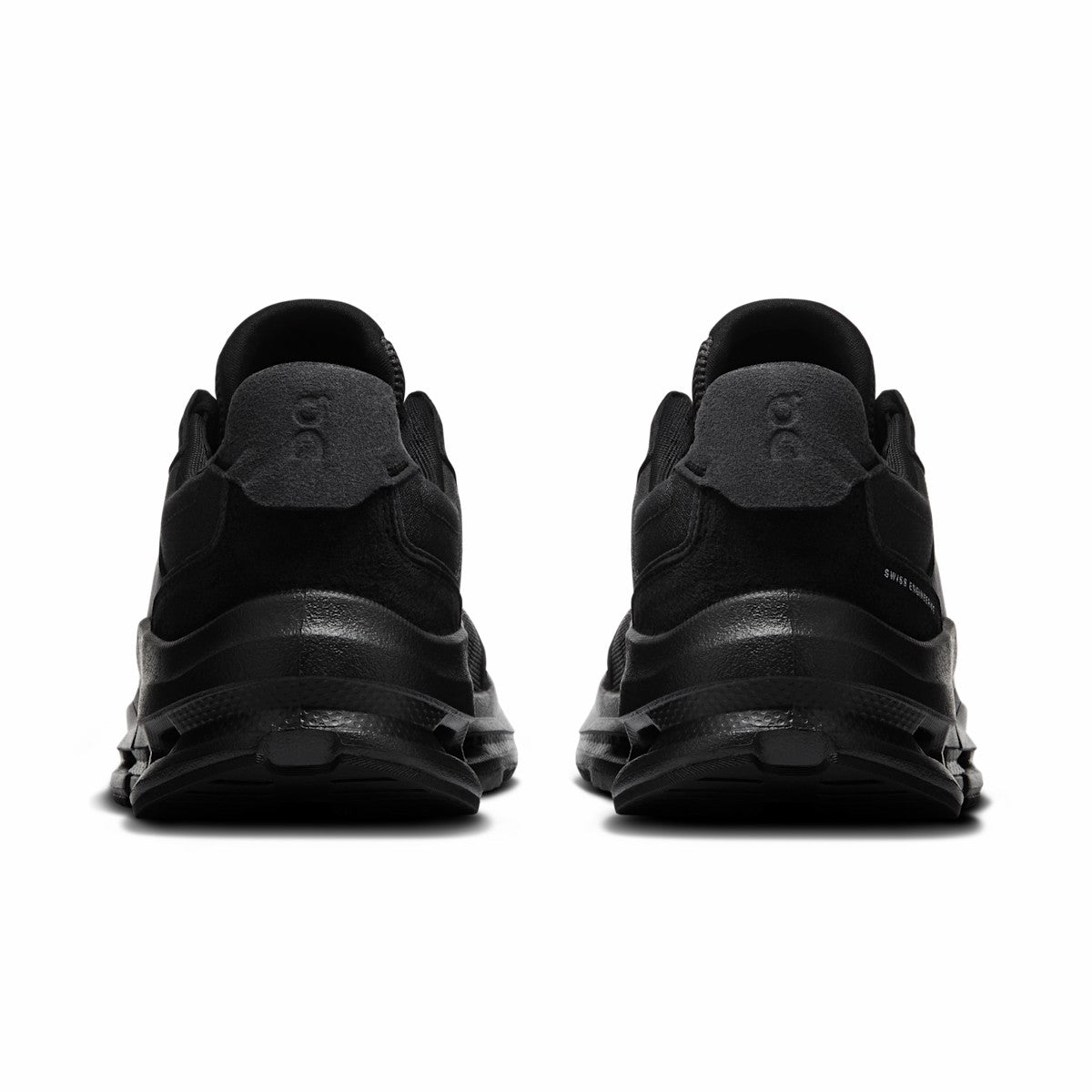 On United States Top Pick / Men's Cloudnova Rift - Black/Black