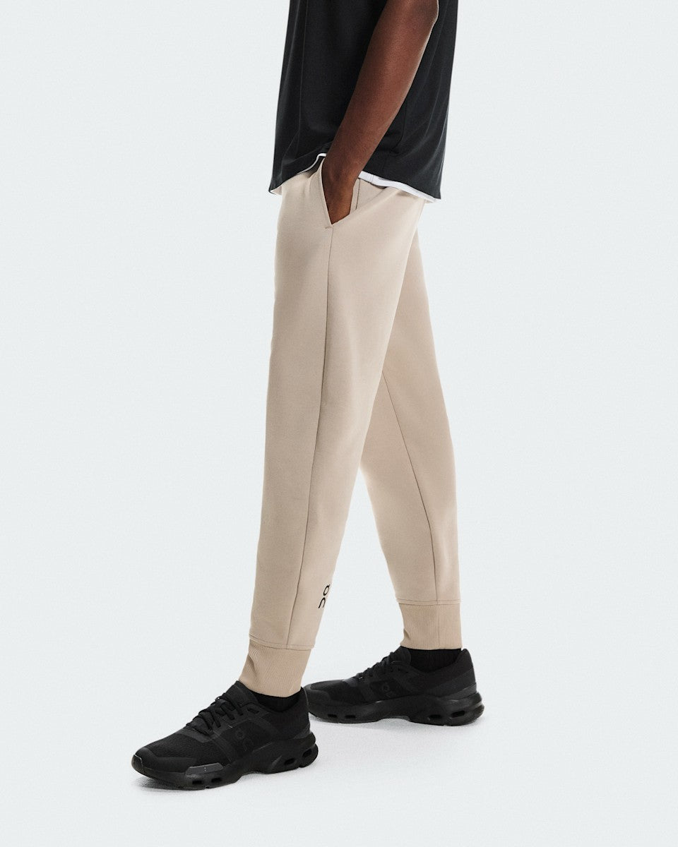 On United States Trending / Men's Focus Tech Sweatpants - Desert
