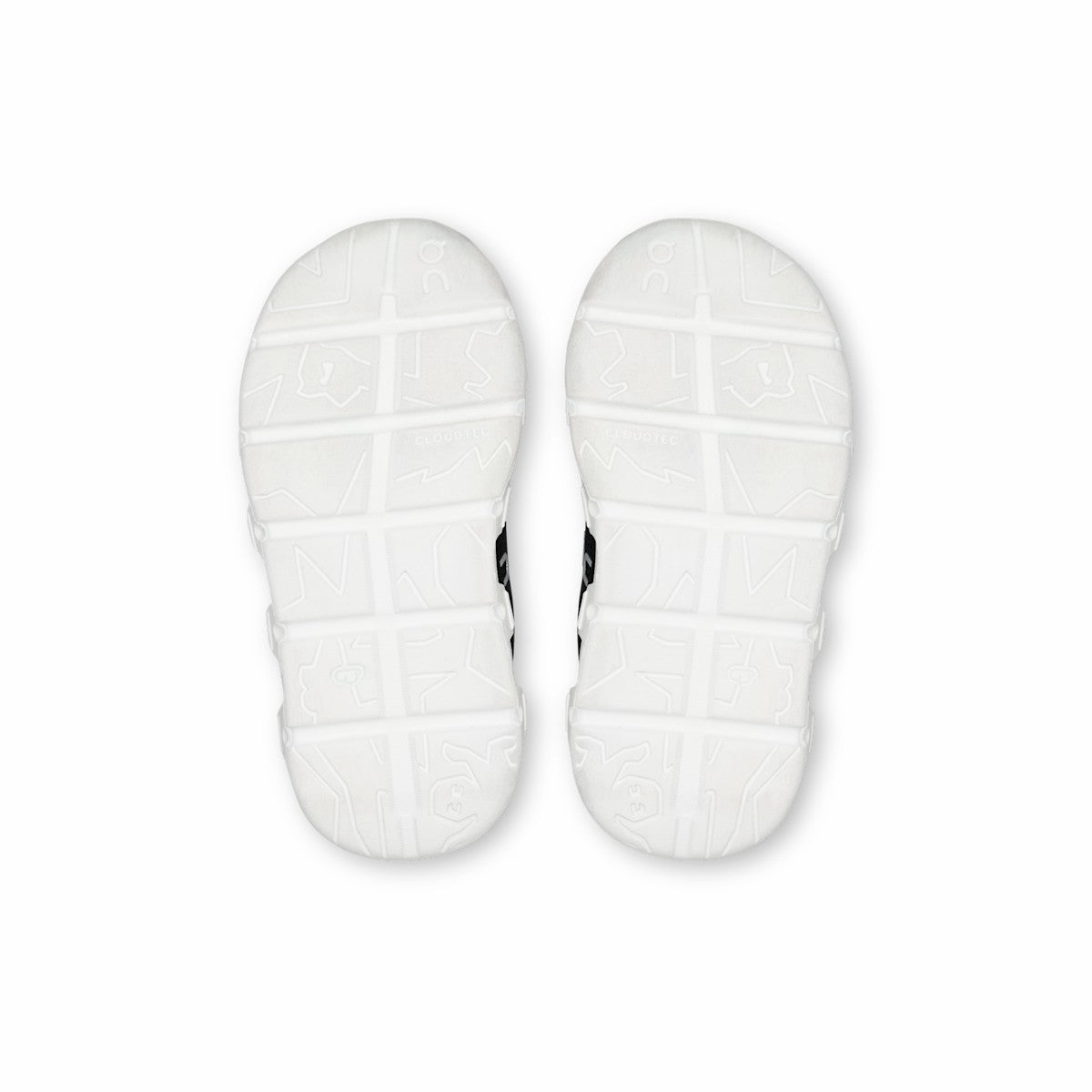 On United States Quality / Cloud Dash - Black/White