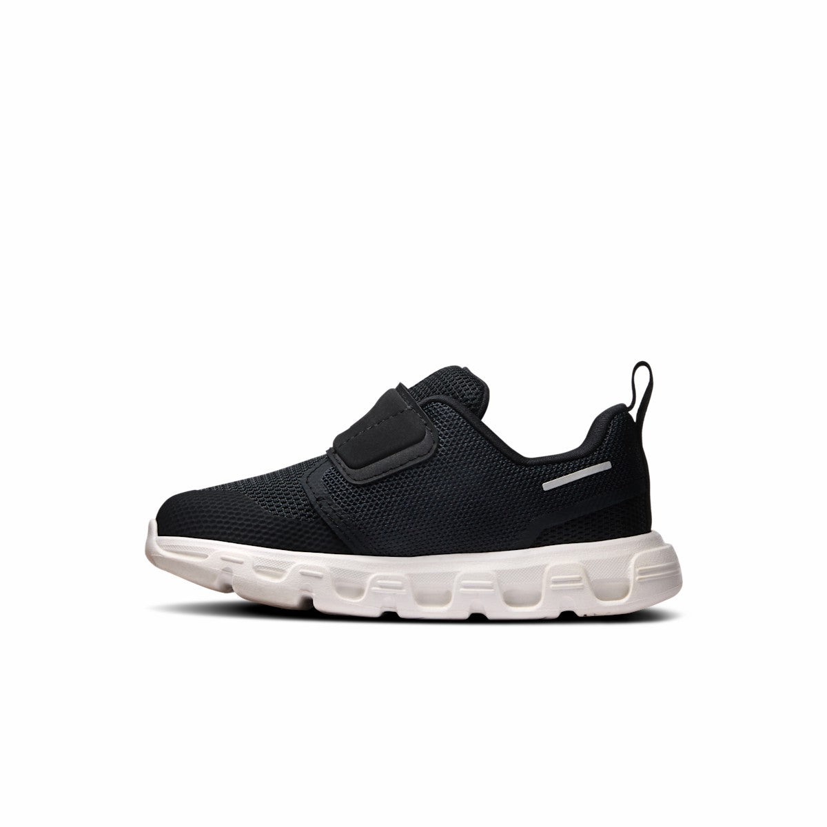 On United States Quality / Cloud Dash - Black/White