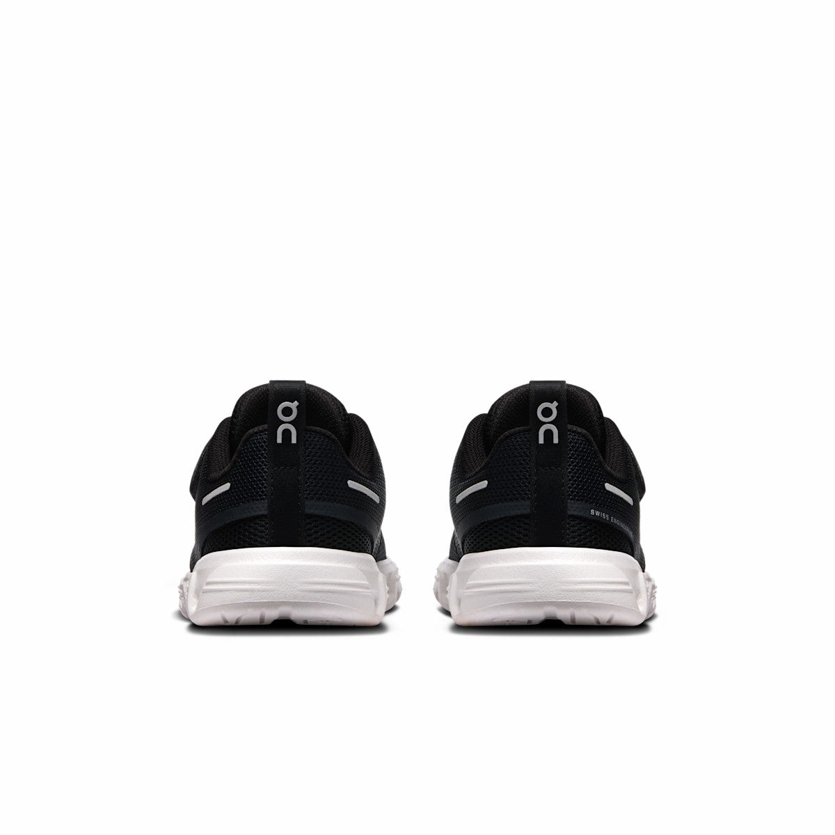 On United States Quality / Cloud Dash - Black/White