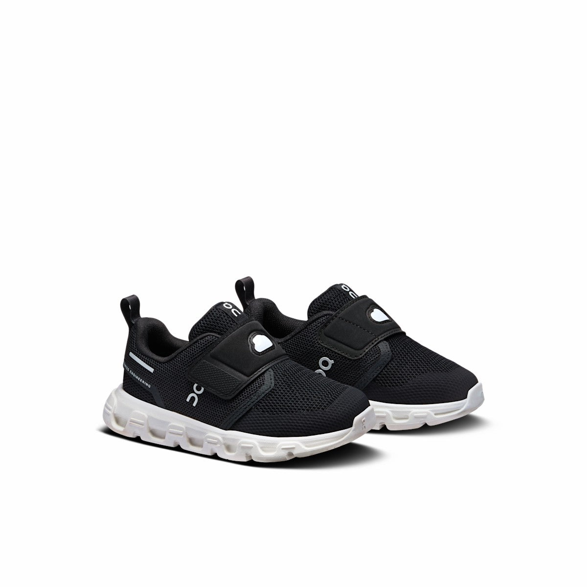 On United States Quality / Cloud Dash - Black/White